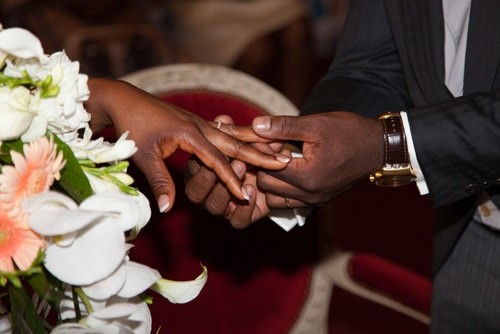  Faits divers: Sa foi a sauvé son mariage