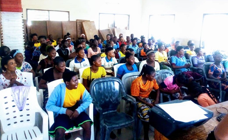  Sensibilisation des jeunes apprenties sur les grossesses précoces à Tori-Bossito : Une initiative des femmes de l’UP le Renouveau