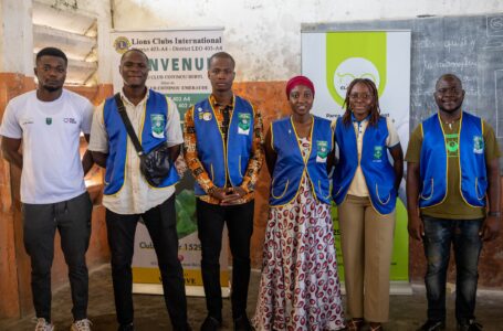 Sensibilisation et dépistage en santé visuelle au CEG Sainte Rita : Une initiative du Leo Club Cotonou Béryl en collaboration avec l’équipe de la lunetterie Claire Vision