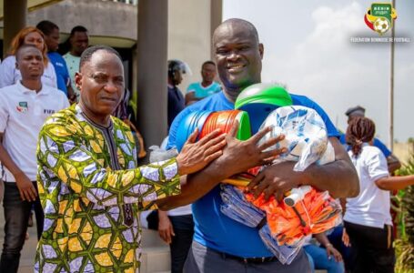 Programme Football for Schools de la FIFA : La FBF fait don de matériels à plusieurs collèges